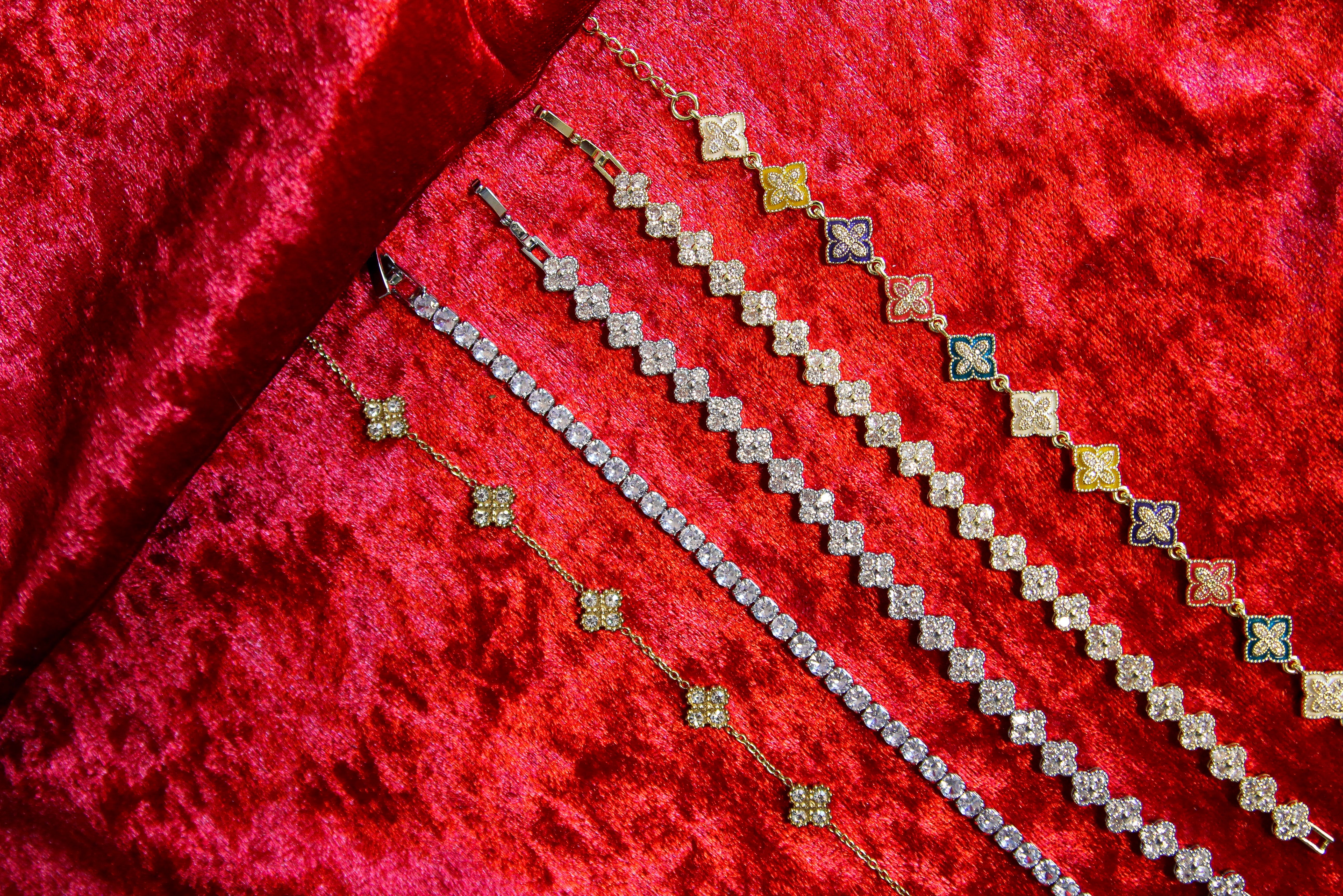 alle Armbänder Damen